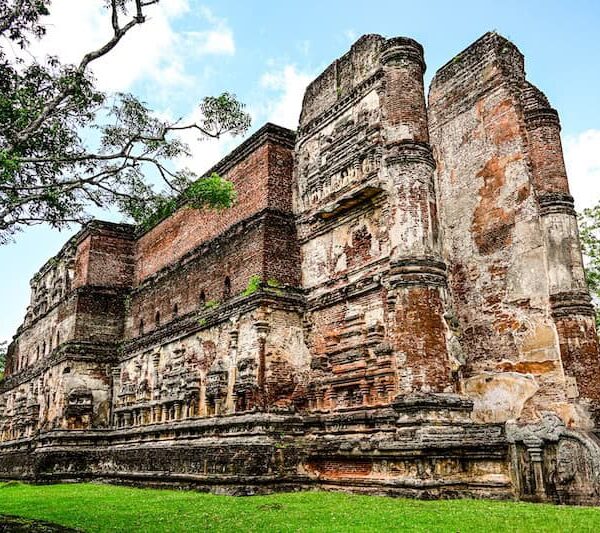 Polonnaruwa-The-Lankatikala-Temple-1